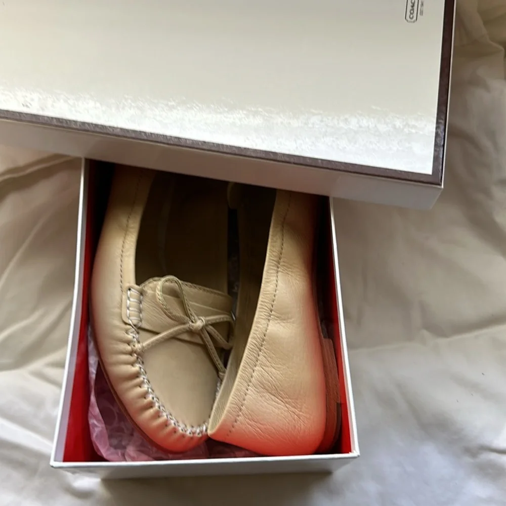 Coach sand color leather flats, size 8.5 - Picture 3 of 5